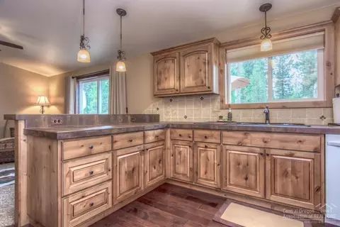 16352 Whitetail Ln, Bend, OR 97707 photo 6