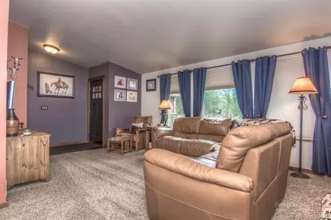 16352 Whitetail Ln, Bend, OR 97707 photo 2