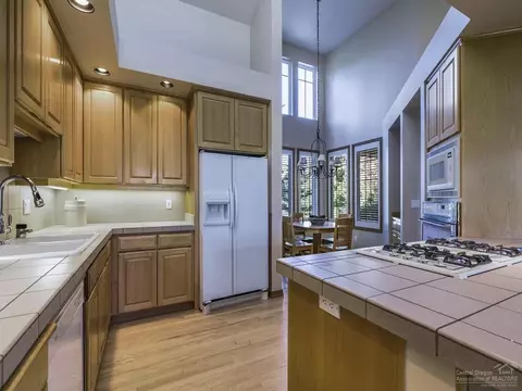 61945 Fall Creek Loop, Bend, OR 97702 photo 7