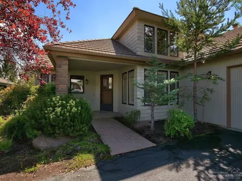 61945 Fall Creek Loop, Bend, OR 97702 photo 2