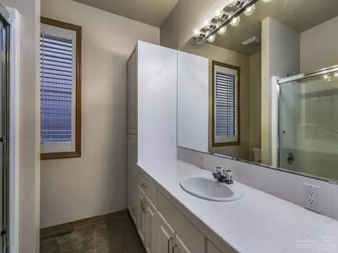61945 Fall Creek Loop, Bend, OR 97702 photo 13