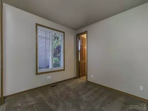 61945 Fall Creek Loop, Bend, OR 97702 photo 14