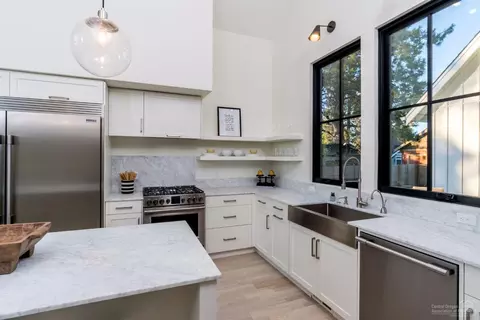 1798 NW Fields St, Bend, OR 97703 photo 9