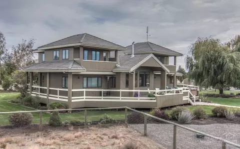 67173 Harrington Loop Rd, Bend, OR 97703 photo 4