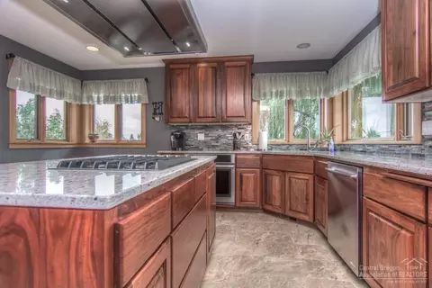 67173 Harrington Loop Rd, Bend, OR 97703 photo 16