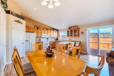 21266 Keyte Rd, Bend, OR 97701 photo 8