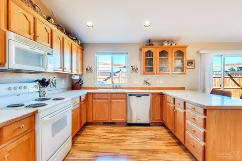 21266 Keyte Rd, Bend, OR 97701 photo 9
