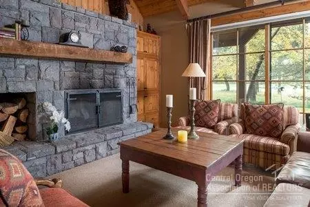17531 Canoe Camp Dr, Bend, OR 97707 photo 2