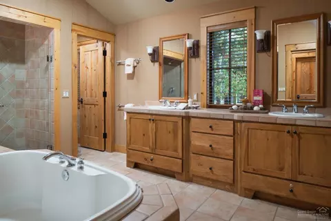 17531 Canoe Camp Dr, Bend, OR 97707 photo 8