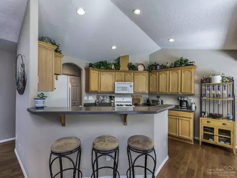 63218 Stonewood Dr, Bend, OR 97701 photo 3