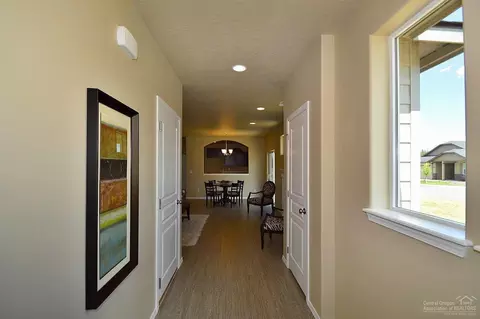 21138 Thomas Dr, Bend, OR 97702 photo 3