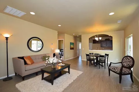 21138 Thomas Dr, Bend, OR 97702 photo 9