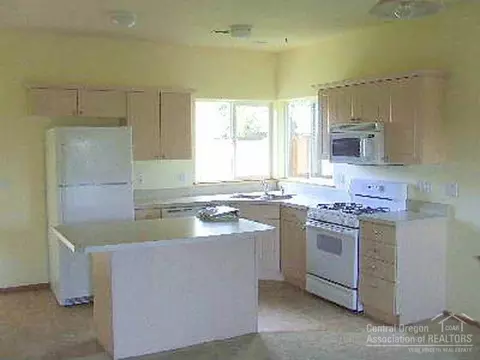 61149 Larkspur Loop, Bend, OR 97702 photo 2