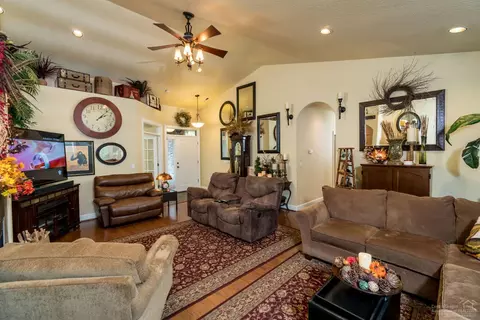63142 Riverstone Dr, Bend, OR 97703 photo 5
