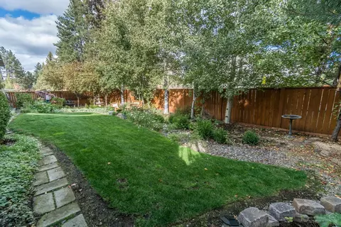 63142 Riverstone Dr, Bend, OR 97703 photo 16