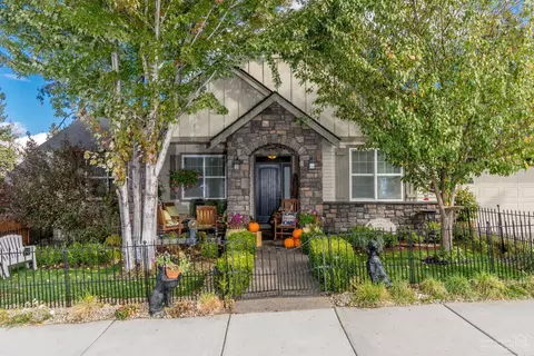 63142 Riverstone Dr, Bend, OR 97703 photo 2
