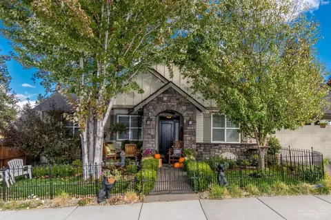 63142 Riverstone Dr, Bend, OR 97703 photo 1