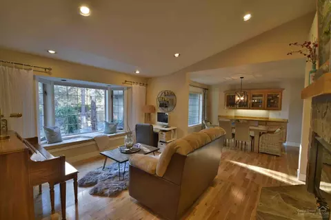 60385 Woodside Loop, Bend, OR 97702 photo 2