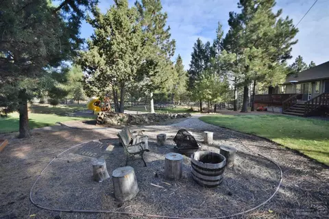 60385 Woodside Loop, Bend, OR 97702 photo 9