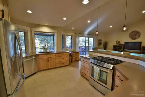 60385 Woodside Loop, Bend, OR 97702 photo 5
