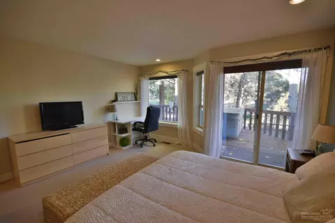 60385 Woodside Loop, Bend, OR 97702 photo 11