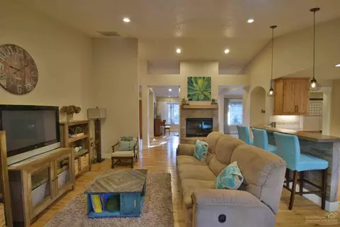 60385 Woodside Loop, Bend, OR 97702 photo 6