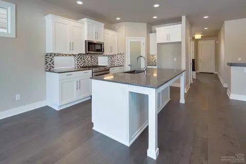61113 SE Stari Most Loop, Bend, OR 97702 photo 8
