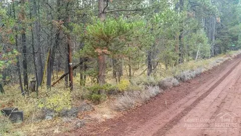 16900 Indio Rd, Bend, OR 97707 photo 2