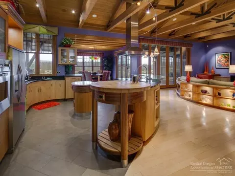 19000 Squirreltail Loop, Bend, OR 97703 photo 9