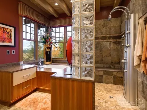 19000 Squirreltail Loop, Bend, OR 97703 photo 18