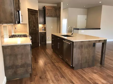 61032 Stari Most Loop, Bend, OR 97702 photo 2