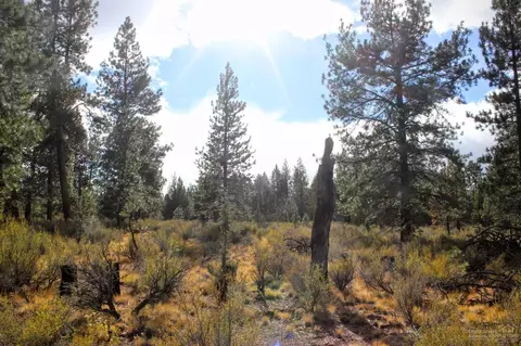 61646 Rowallan Ct, Bend, OR 97702 photo 2