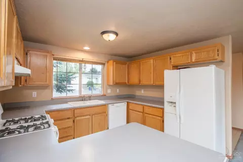 63255 Gallop Ct, Bend, OR 97701 photo 3