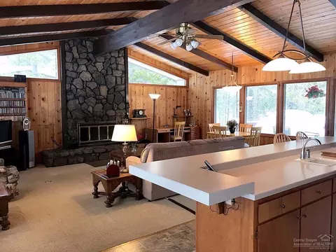 15044 River Loop Dr, Bend, OR 97707 photo 3