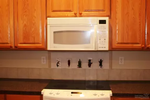 205 SE Soft Tail Dr, Bend, OR 97702 photo 6