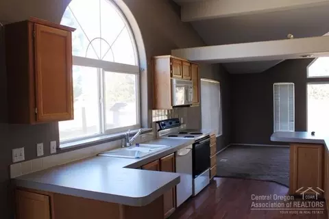20860 Pony Ave, Bend, OR 97703 photo 2