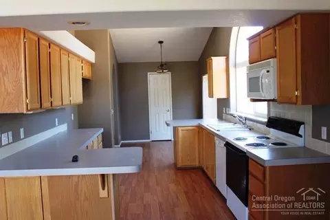 20860 Pony Ave, Bend, OR 97703 photo 3