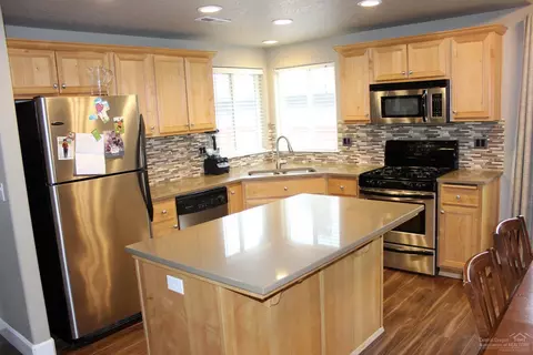 20626 Cherry Tree Ln, Bend, OR 97702 photo 3