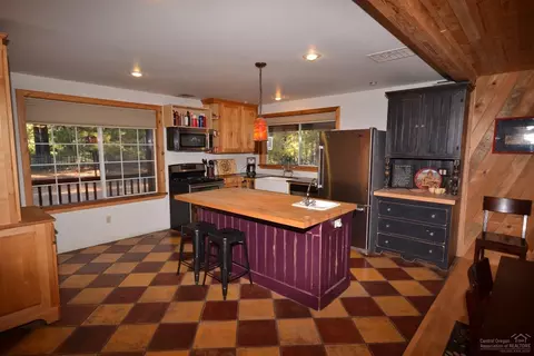 61535 Mill Rd, Bend, OR 97703 photo 3