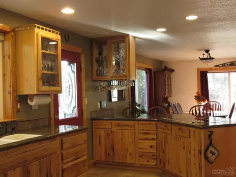 9011 Split Rail Rd, La Pine, OR 97739 photo 5