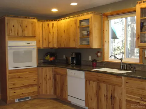 9011 Split Rail Rd, La Pine, OR 97739 photo 4