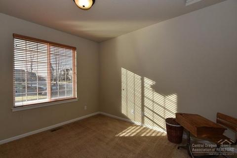 20564 Jacklight Ln, Bend, OR 97702 photo 4