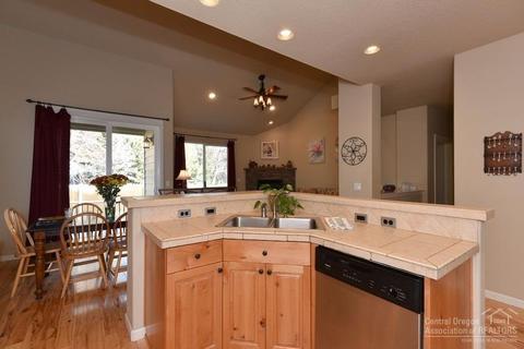 20564 Jacklight Ln, Bend, OR 97702 photo 9