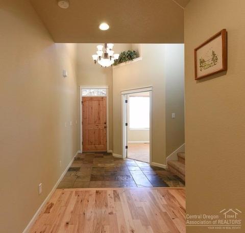 20564 Jacklight Ln, Bend, OR 97702 photo 3