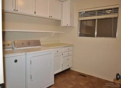 22940 Donna Ln, Bend, OR 97701 photo 23