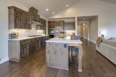 61101 SE Stari Most Loop, Bend, OR 97702 photo 9