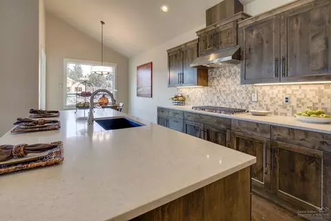 61101 SE Stari Most Loop, Bend, OR 97702 photo 11