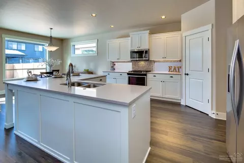 61105 SE Stari Most Loop, Bend, OR 97702 photo 6
