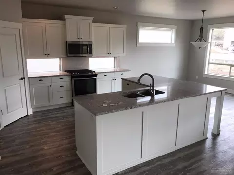 61105 SE Stari Most Loop, Bend, OR 97702 photo 3