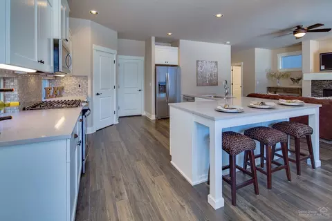 61105 SE Stari Most Loop, Bend, OR 97702 photo 9